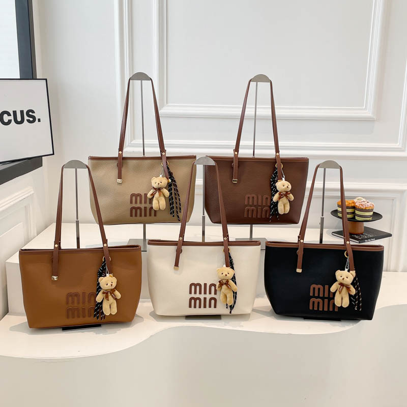 Miu-style large-capacity tote bag for women, high-end color-blocking letter shoulder bag, fashionable, simple, versatile handbag Miu-style large-capacity tote bag for women, high-end color-blocking letter shoulder bag, fashionable, simple, versatile handbag