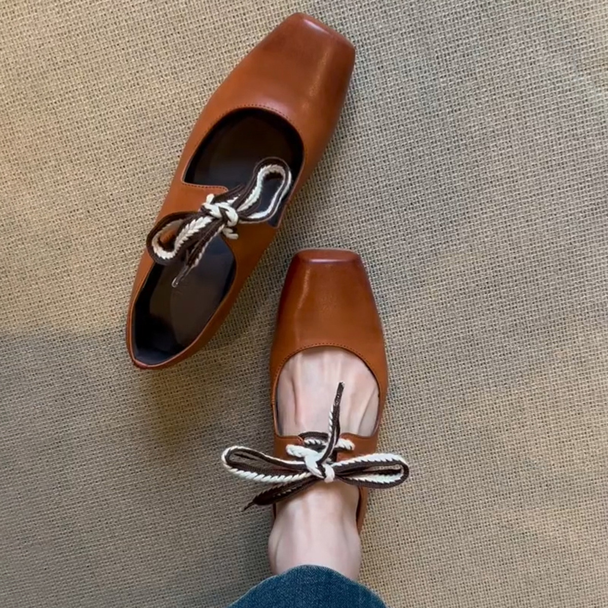 Versión de piel de oveja ~ zapatos de ballet retrógrados de encaje cuadrado con falda de mujer, literatura y arte, zapatos de cuero pequeños, zapatos de talón grueso