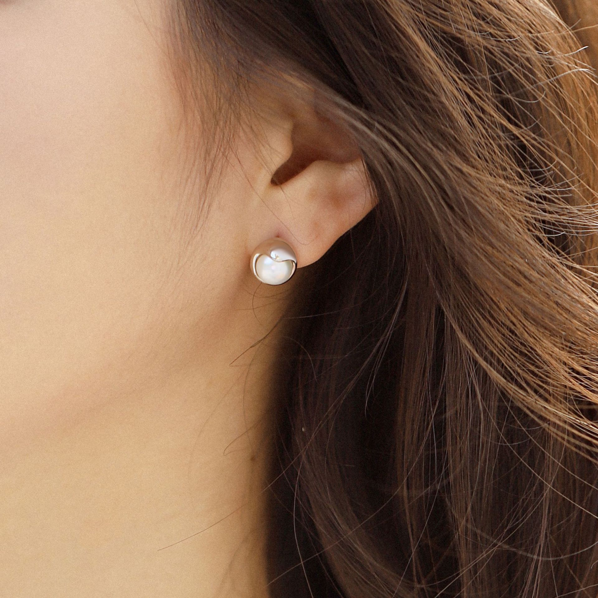 Elegante Geometrische Sterling Silber Beschichtung Künstliche Perlen Ohr Stecker 1 Paar display picture 3