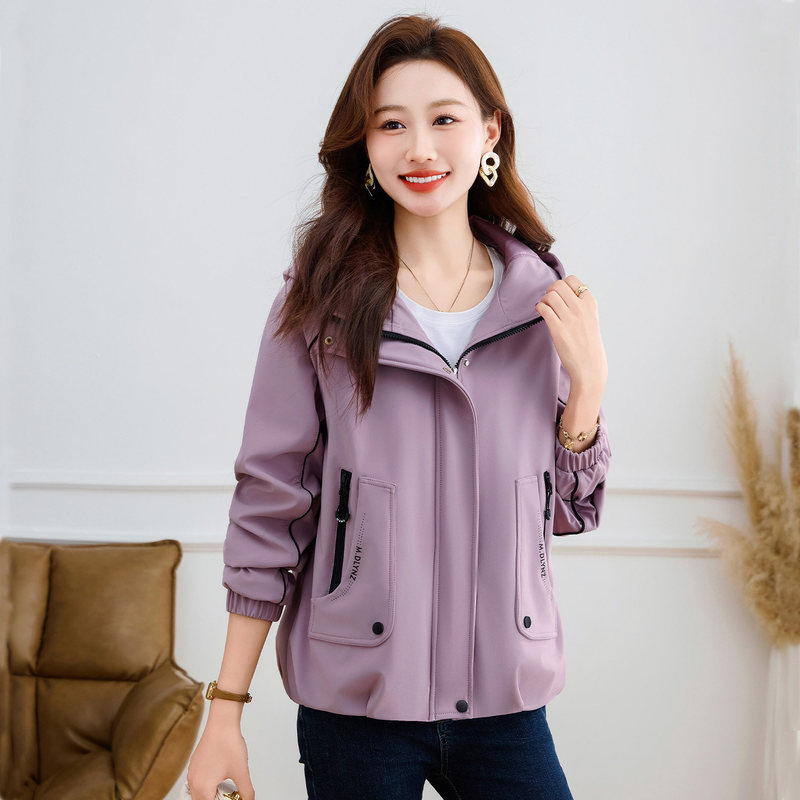 Casual Trench Coat for Women, Short Style for Spring and Autumn, 2026 New Trendy Popular Style, Stylish Jacket for Petite Moms, Lightweight