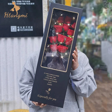 ���䘌�ڶY�л��н�ɫ���Z�׶��L�����r�����b��õ�廨���Y�пպ�