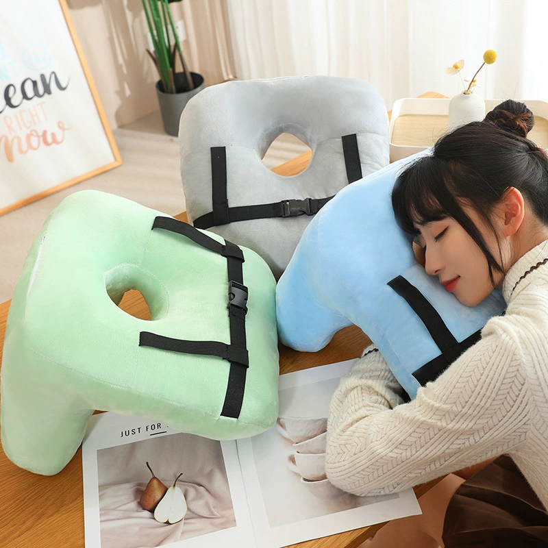 Pillow at lunchtime for sleep for elementary school students
