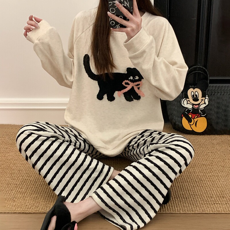 Cashmere and silk blend – towel-embroidered round-neck cartoon casual long-sleeved long pants, winter loungewear, no chest padding, no pockets