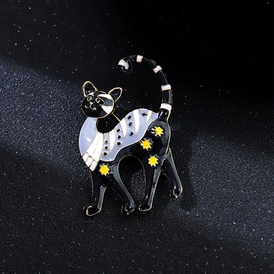 Yaxa sancaqları and White Kitten Brooch for