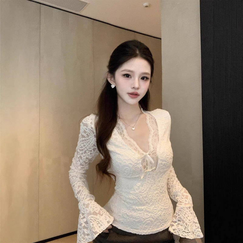 Pure Desire Style V-Neck Long-Sleeve Lace Shirt for Women, Winter Slim-Fit Waist-Cinching Inner Wear with Flared Sleeves, Tight-Fitting Base Top