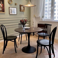 北欧复古郁金香胡桃圆形实木圆桌餐桌家用小户型咖啡阳台轻奢餐桌