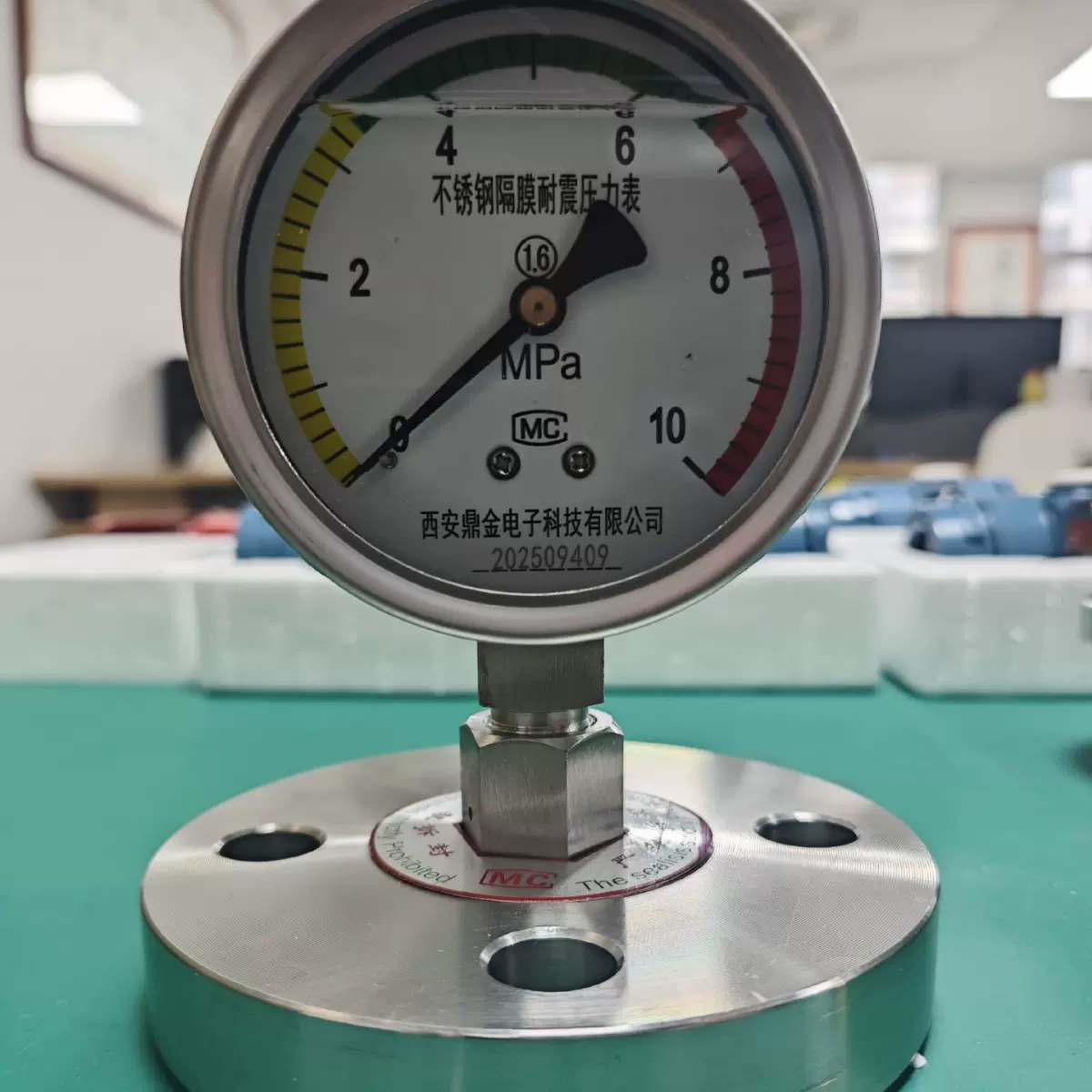 西安不锈钢耐震隔膜压力表法兰螺纹式连接膜片指针压力表