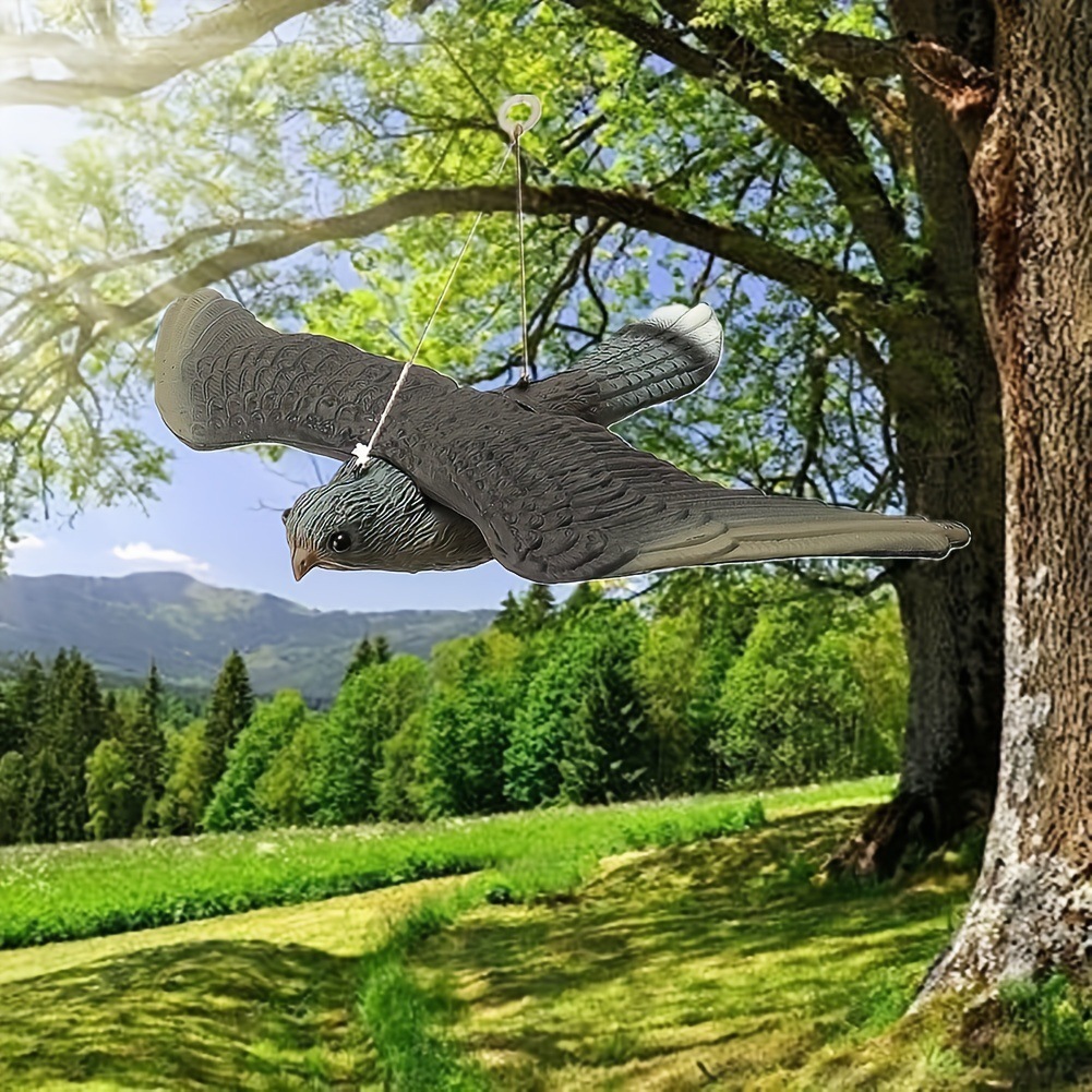 Amazon se especializa en decoraciones de aves, estatuas de aves realistas con cuerdas para colgar, artesanías de aves simuladas como águilas y adornos colgantes.