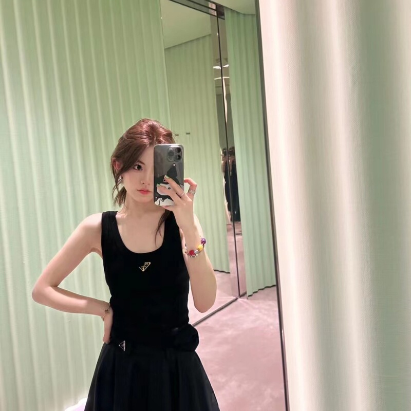 2024 New P Home Plain Vest Slim Fit Stretch Metal Triangular Label Versatile Suspender