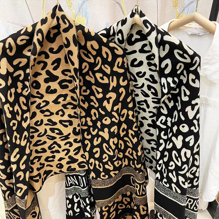 Fábrica directa de impresión de leopardo chal otoño y invierno nuevo tablero de ajedrez de cachemira cuadrado bufandas de camello de doble cara