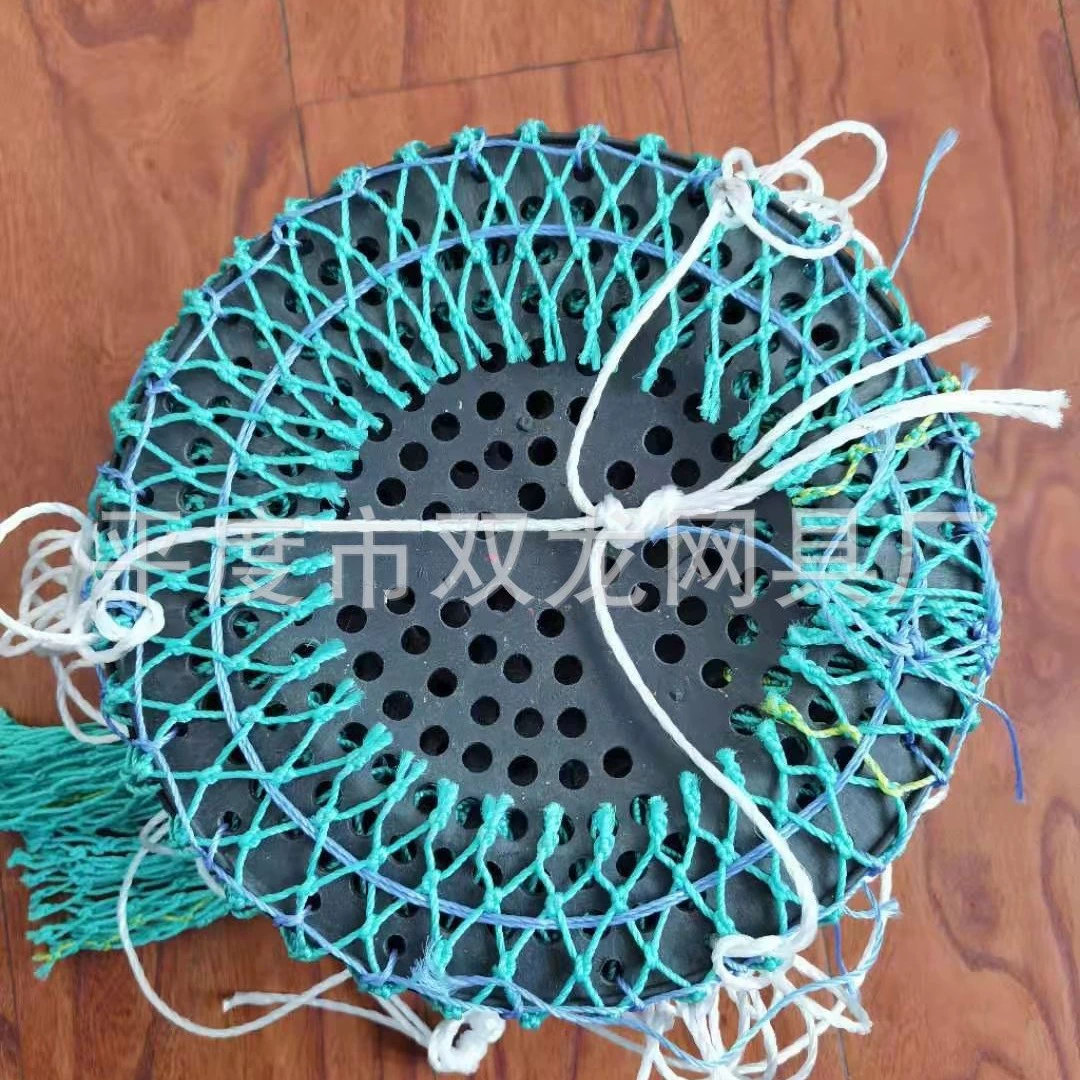 Производители производят клетки для аквакультуры