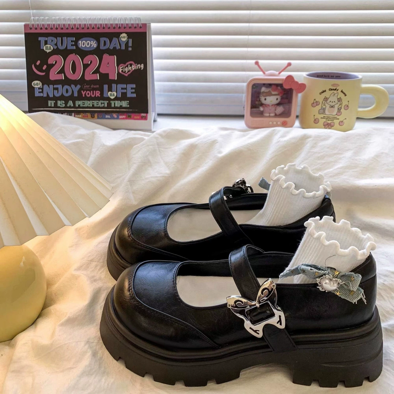 Белые французские легкие туфли Мэри Джейн Маленькие кожаные туфли Женская весна 2025 Новый ретро Японский бай с юбкой Одиночки