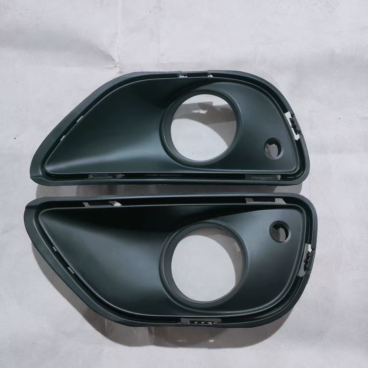 Подходит для Porsche Cayenne 2015 года, маленькая рамка противотуманной фары, левая, 95850582300, левая.