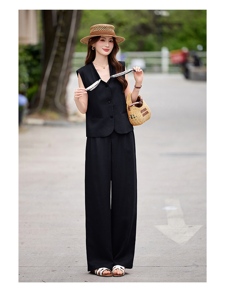 Bộ vest nữ gồm áo gile và quần tây ống đứng cạp cao — màu đen, màu cam, màu trắng ngà chi tiết 24