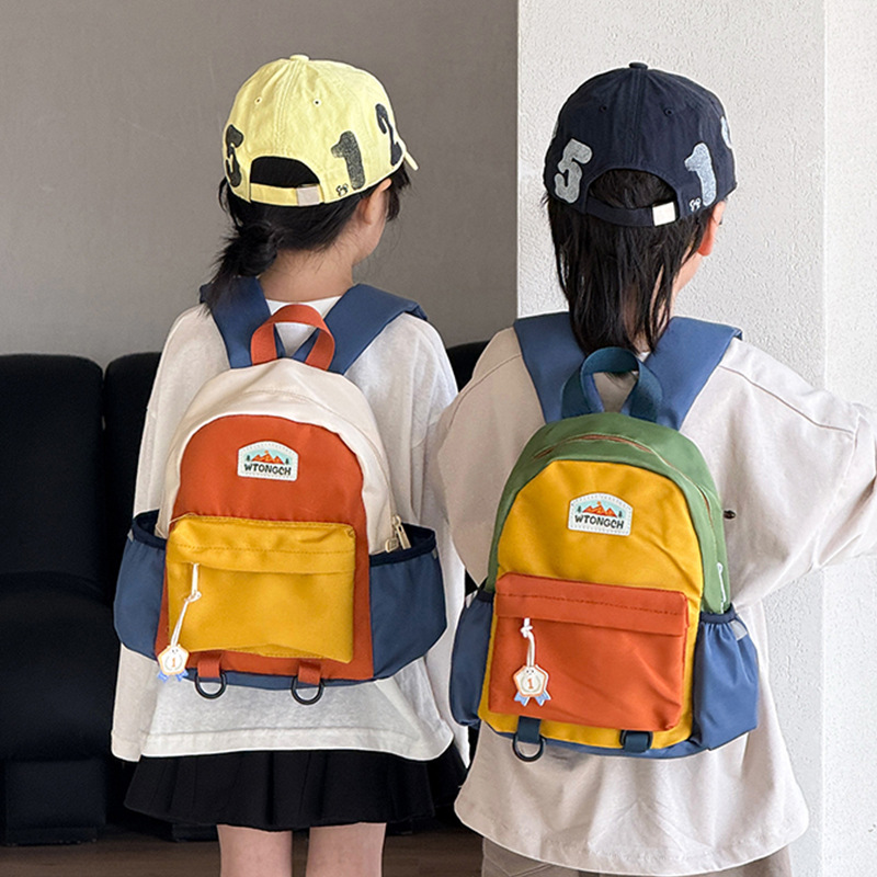 撞色儿童双肩包新款可爱幼儿园书包男童女童休闲轻便外出旅游背包