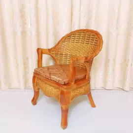 餐桌;实木床;餐椅