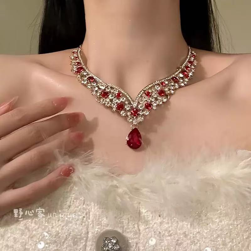 Red heavy industry water drop necklace