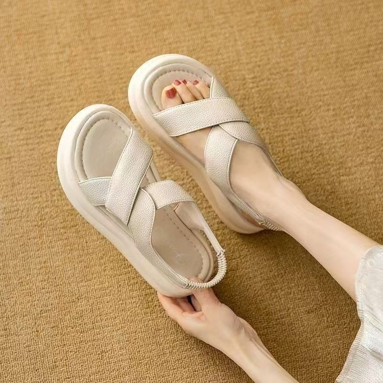 Sandalias romanas para mujeres 2026 verano nuevo muffin de moda tacones altos con falda temperamento zapatos de playa