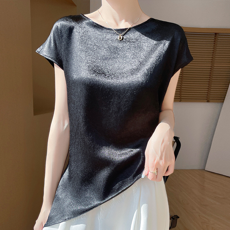 Summer base body-friendly T-shirt with a round collar