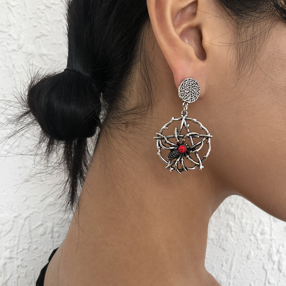 22g Weight No Inlaid Inlay Material Earrings Classification Housewarming, Anniversary, Business, Wedding, Travel, Birthday, Festival Occasion Alloy Material Halloween Festival Geometric Pattern Women'S Gender Fashion Style Halloween New Spider Geometric Alloy Diamond Earrings Wholesale Nihaojewelry 无