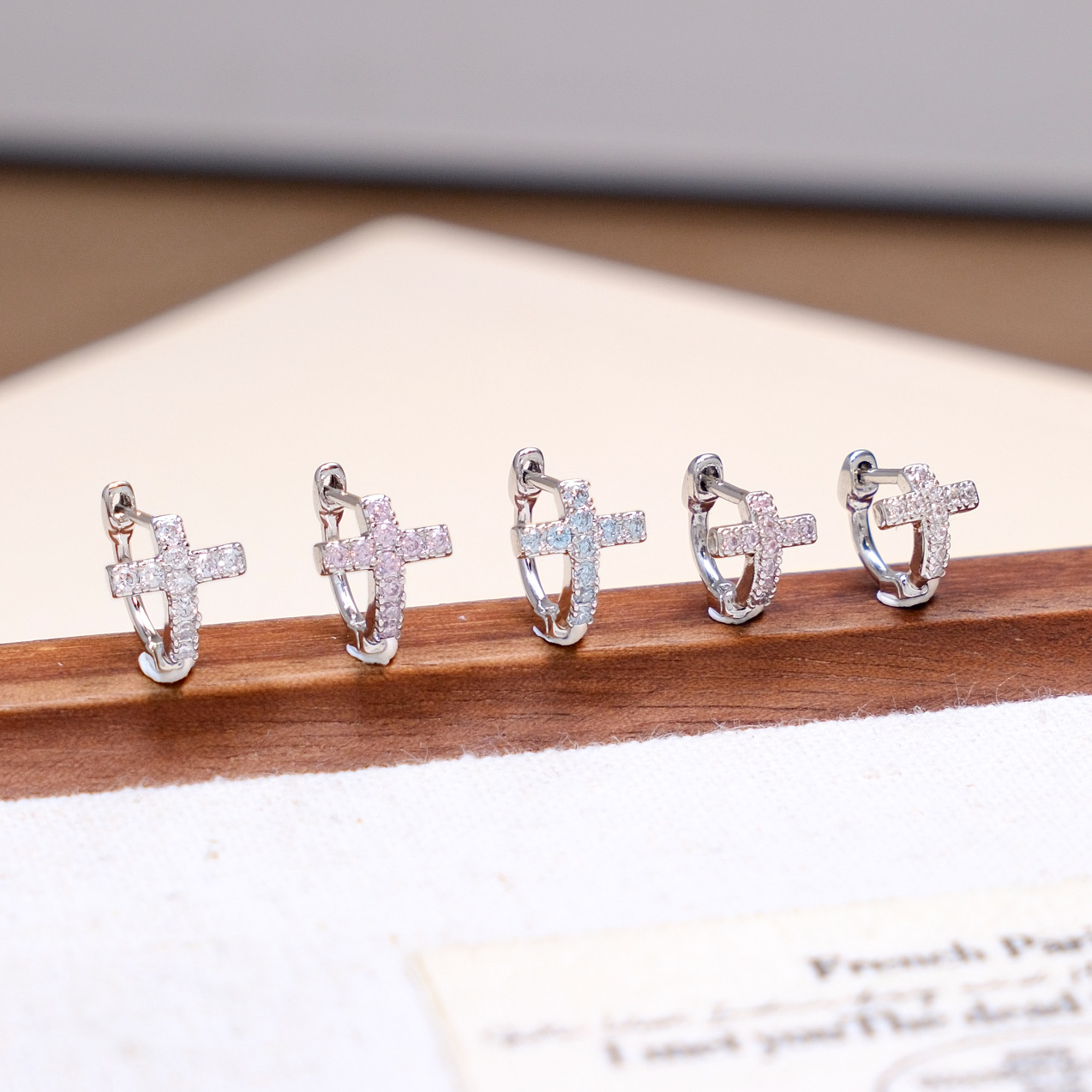 Cross-Border Popular Korean Version Exquisite Super Shiny Cross Earrings Light Luxury High-End Ear Cuffs Straight Bar Earrings Jewelry