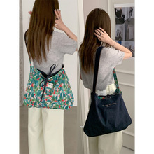 春夏新款绿色碎花单肩斜挎包复古牛仔双面包大容量上课包通勤包女