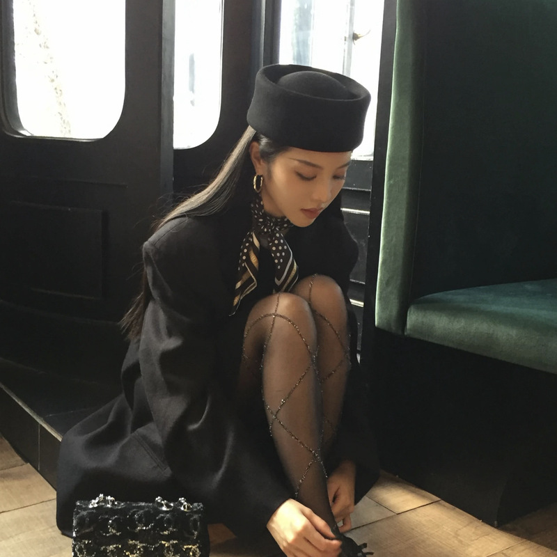 Autumn and Winter New Versatile Woolen Cloche Hat with a High-End European and American Fashion Style, French Hepburn Style Elegant Small Hat Autumn and Winter New Versatile Woolen Cloche Hat with a High-End European and American Fashion Style, French Hepburn Style Elegant Small Hat