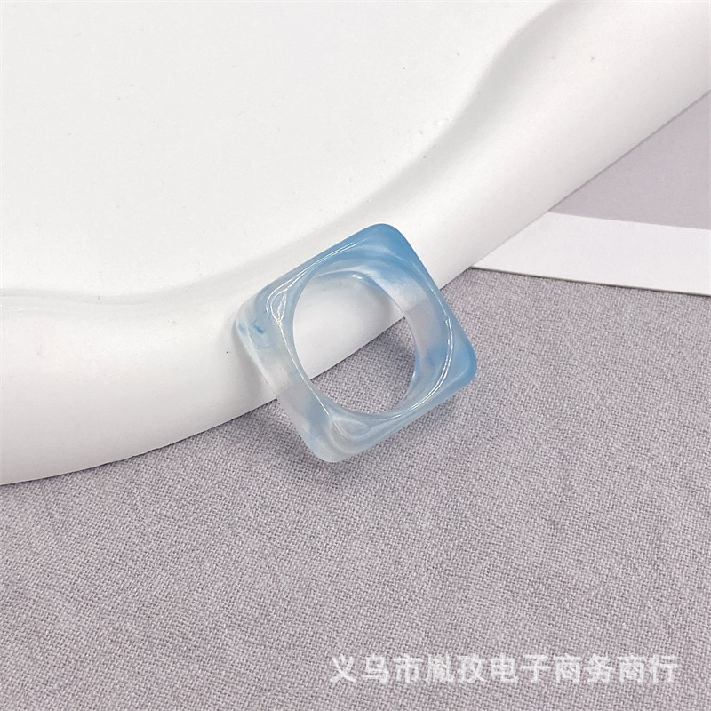 Verano nuevo anillo de resina cuadrado geométrico irregular colorido efecto de nube transparente estilo simple anillo