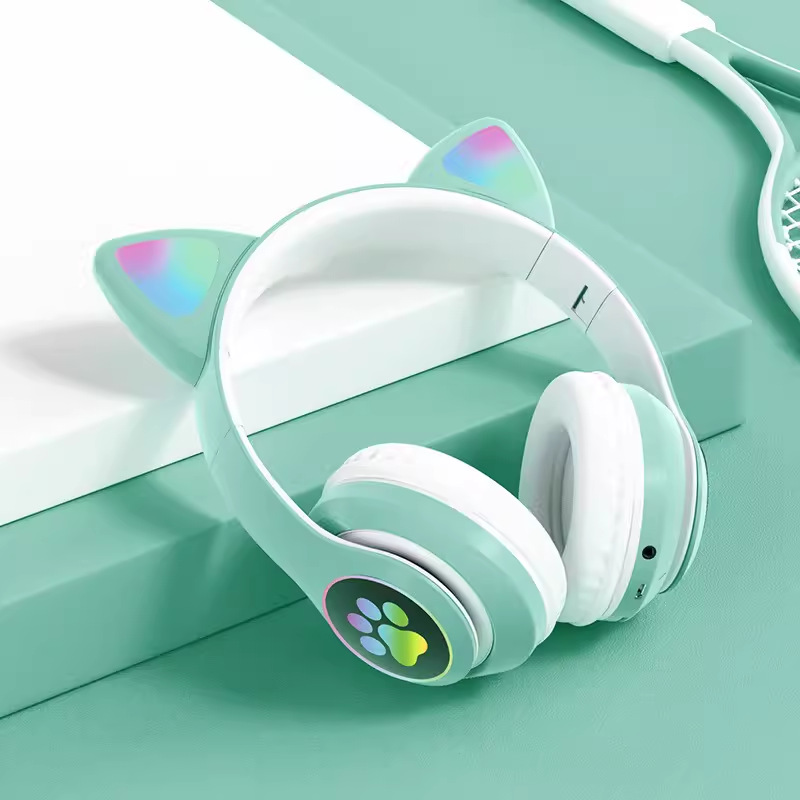 Las orejas de gato auricular luminoso STN-28 niñas lindo e-sports juego inalámbrico transfronterizo auricular Bluetooth auriculares
