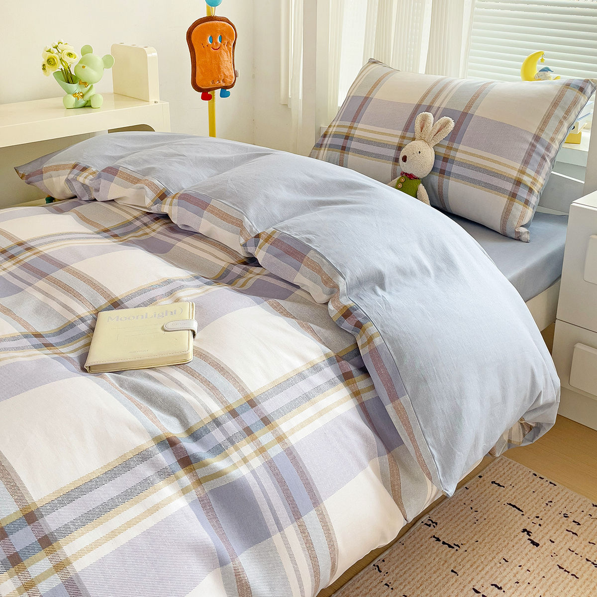 Juego de cama de dormitorio de estudiantes universitarios de tres piezas, cama individual de algodón de algodón, edredón de una sola almohadilla, un juego completo de seis piezas