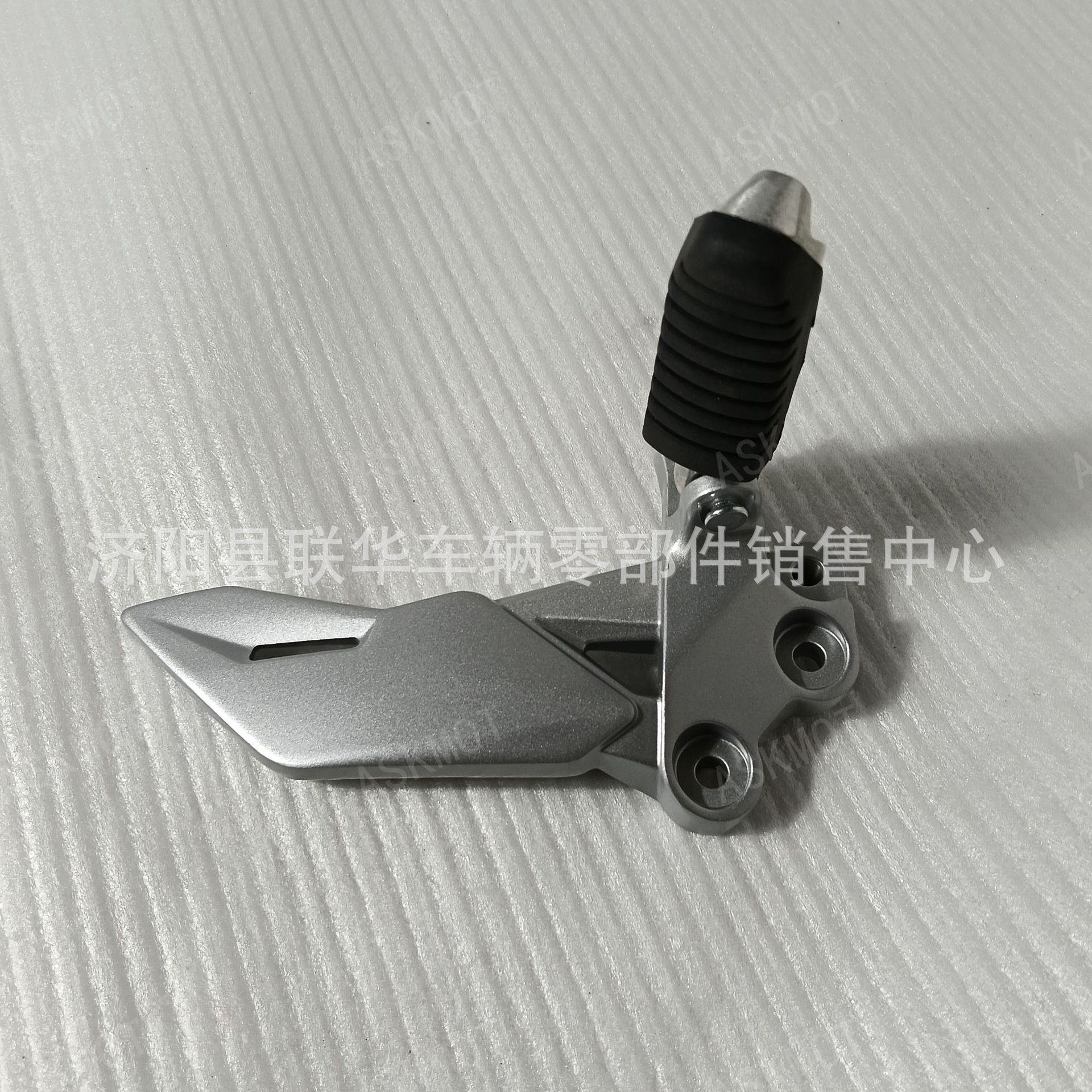 Suitable for Suzuki Gixxer 150 Motorcycle Front and Rear Left and Right Footrests, Foot Pedals, Complete Set of Accessories