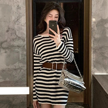 欧洲站御姐穿搭大方得体巨好看的法式慵懒松弛感条纹针织连衣裙秋