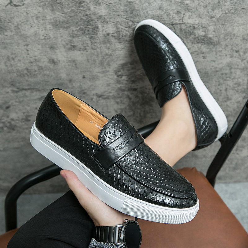 Comercio exterior de otoño baja moda casual skate zapatos de moda para hombres británicos de negocios tamaño grande 46 zapatos de pie al por mayor