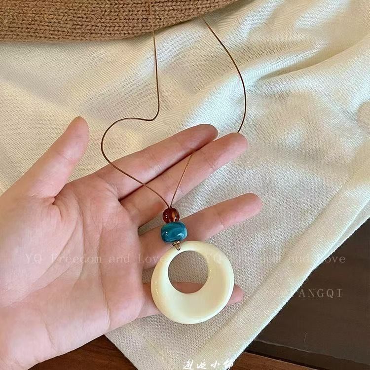 波西米亚夏日小众时髦设计感项链女树脂亚克力长款异型吊坠锁骨链|undefined