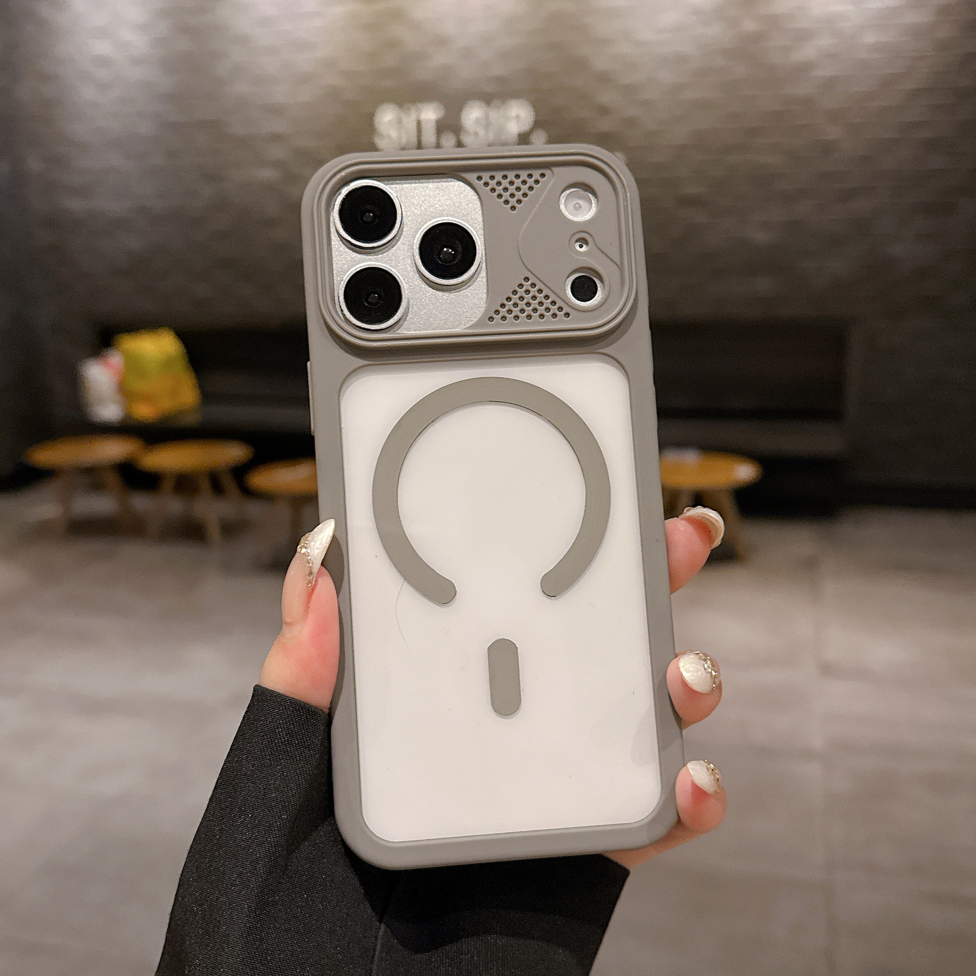 Alta permeabilidad magnética de absorción 17 ventana grande disipación de calor adecuado iPhone17PRO anti-caída teléfono celular de silicio de manzana 16 caso creativo