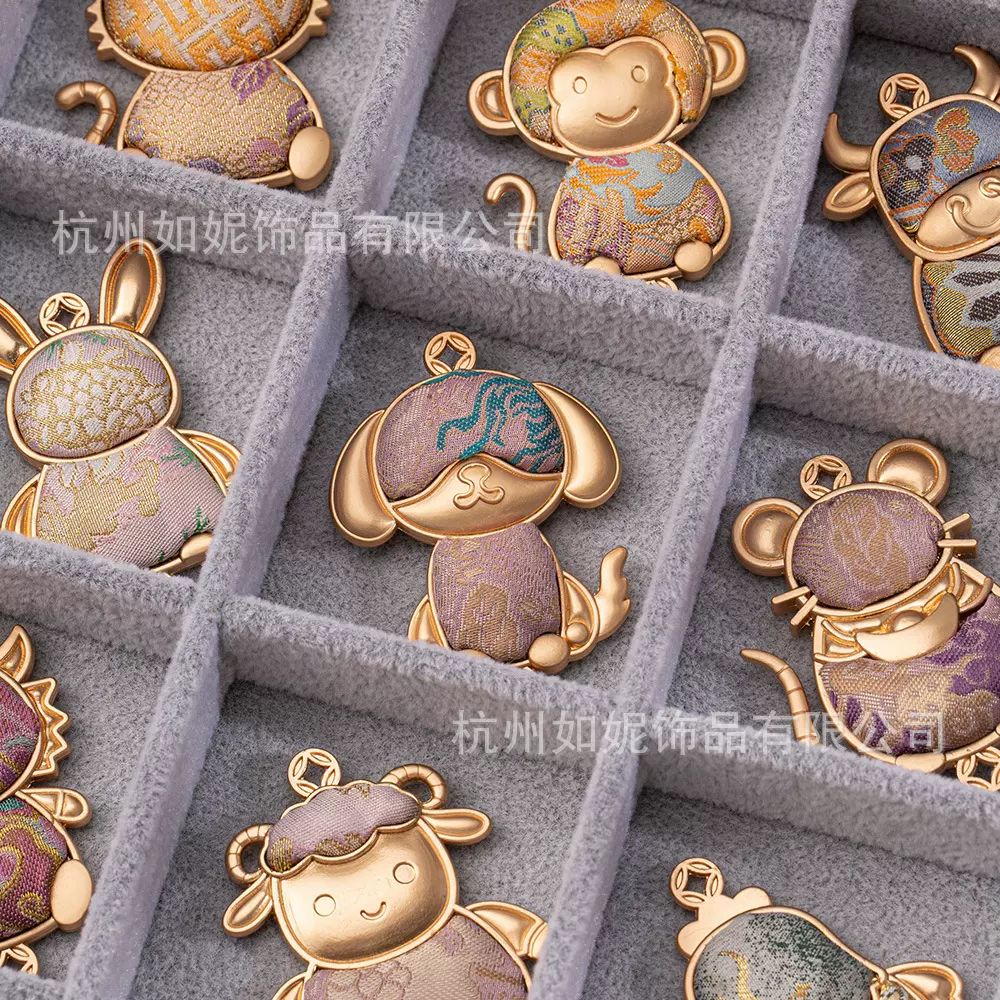 宋锦可爱十二生肖保色底胚双面带盖底托包布马年配饰手工DIY饰品