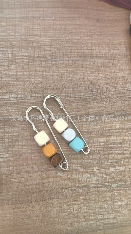 新款马丁鞋喵系美拉德珠链穿珠鞋挂包挂服装装饰品配件木珠别针球|undefined