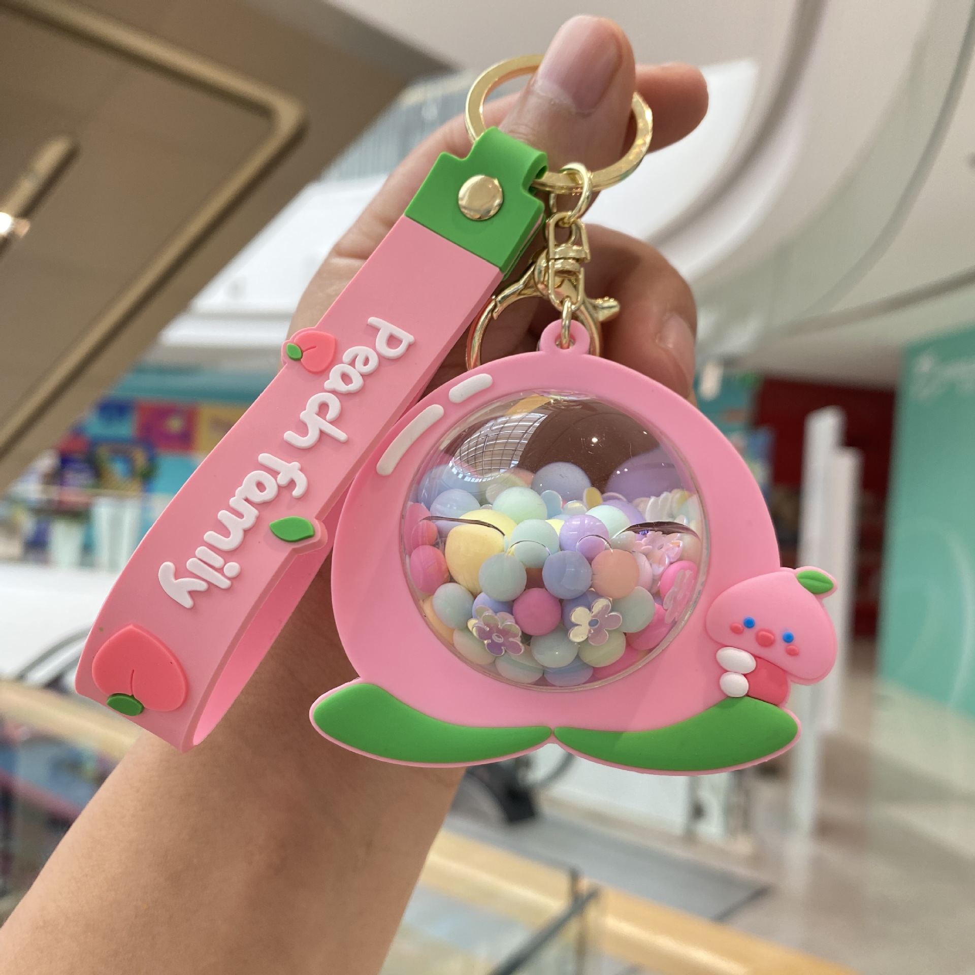 Acrílico lleno de aceite de melocotón llavero pareja bolsa colgante coche llavero lindo pequeño regalo al por mayor