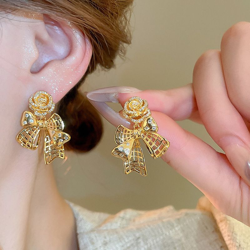 Oro real arco de perlas de aretes