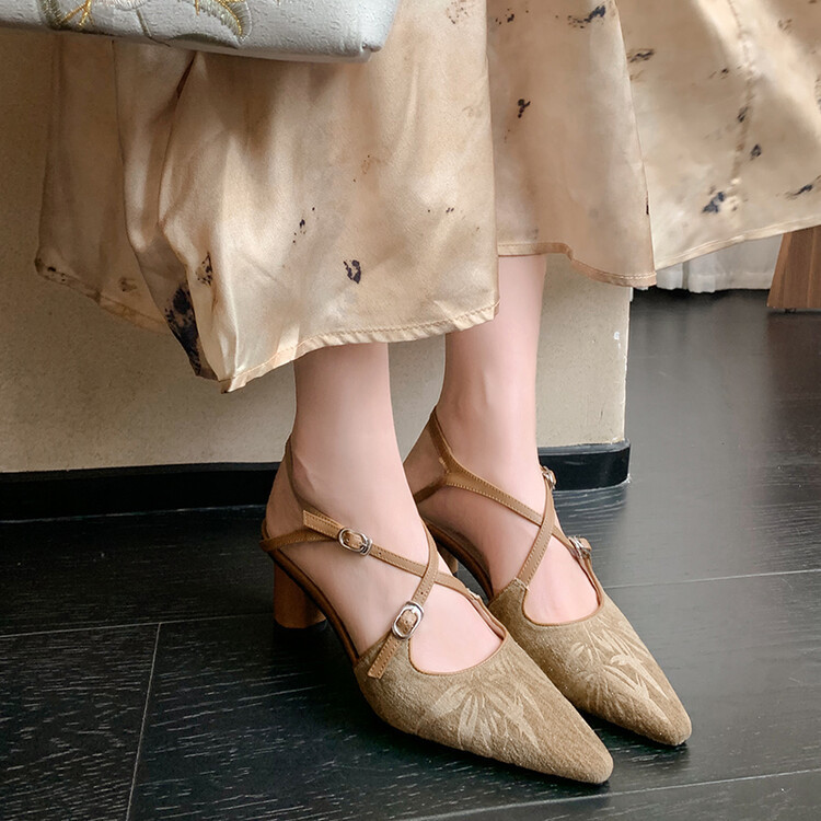 Sandal cao gót mũi nhọn phong cách Trung Hoa mới, chất sa tanh, quai chéo rỗng, gót thô 9 cm — Màu trắng be, Màu Kaki chi tiết 15
