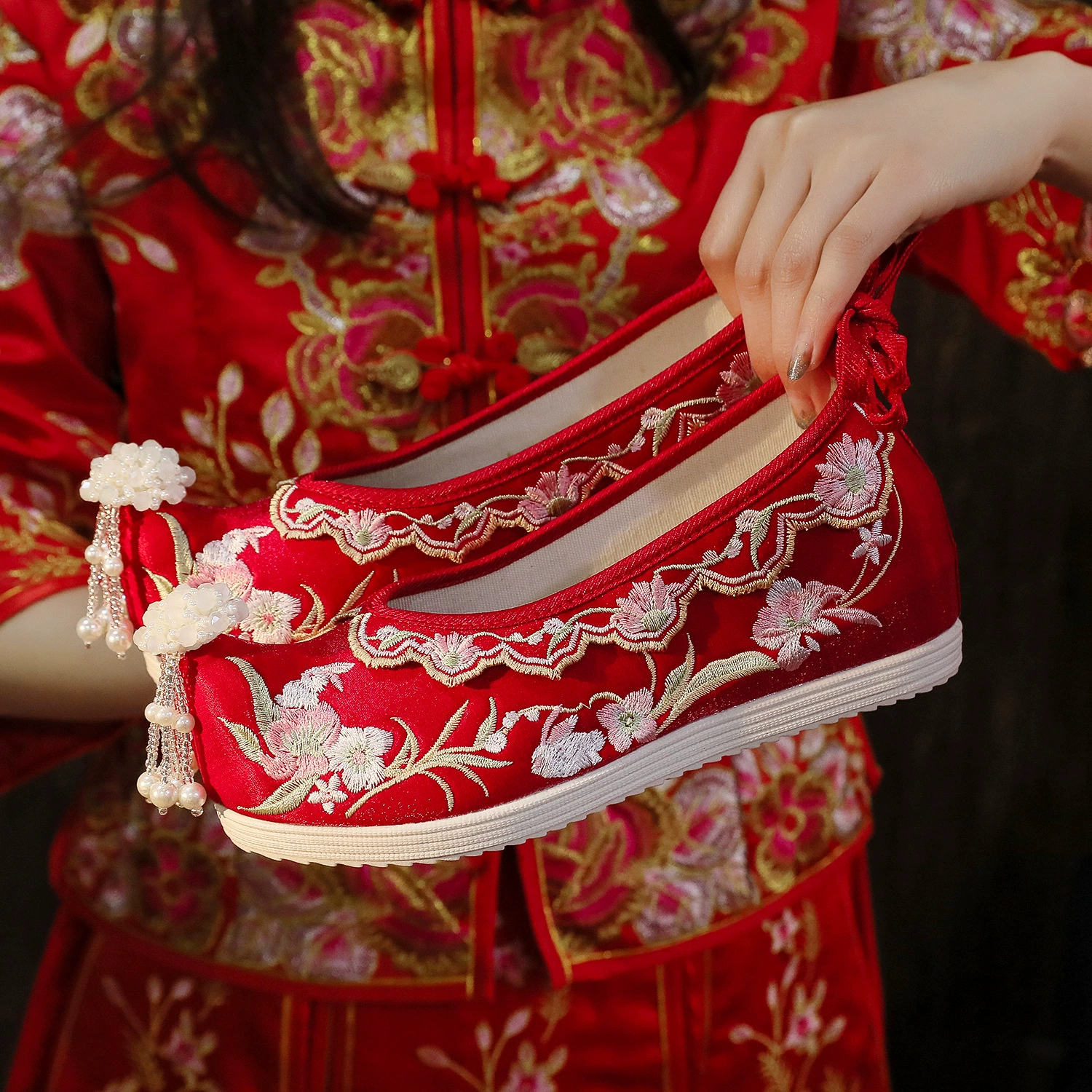 [Кролик] Весна и осень Новые туфли ханьфу с кисточками, туфли с вышивкой в старинном стиле, свадебные туфли Xiuhe, китайский стиль, увеличение внутреннего роста