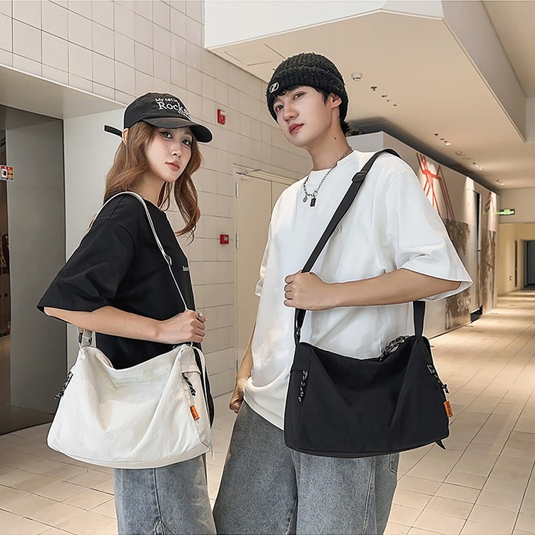 2025新款健身大容量简约休闲旅行包单肩斜挎手提包训练运动包