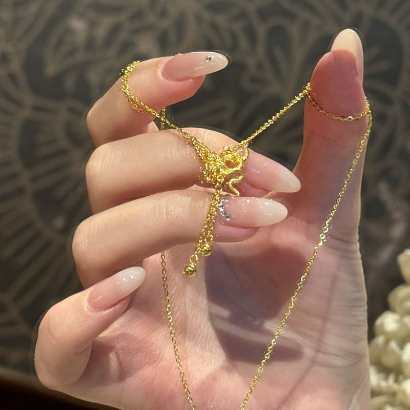 Маленькая красная книга того же духа змея бабочка обмотка ожерелья цепи женщины высокого уровня чувство нишу темперамента ключицы производителя оптом