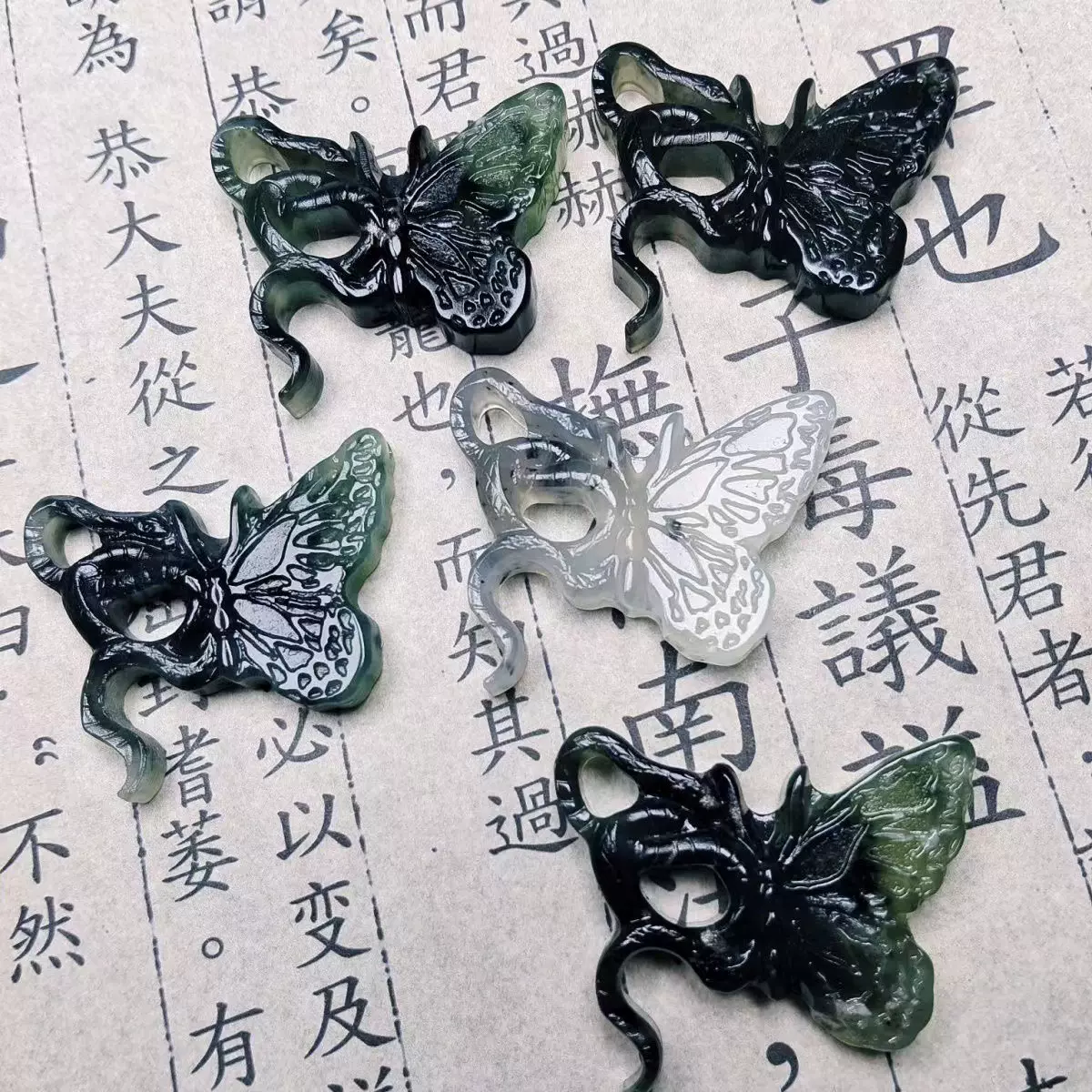 玉器天然岫玉蛇恋蝶吊坠配饰  岫玉原石工艺品