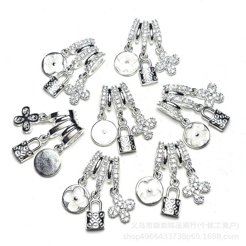 Old Money Style Copper Inlaid with Zirconium White Shell Four-Leaf Clover Print Small Lock Pendant Spacer Bead DIY Bracelet Necklace Accessories