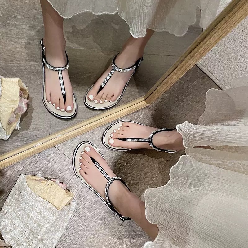 Sandalias de chanclas de diamantes de imitación de fondo plano de moda para mujer, estilo de hadas, zapatos romanos antideslizantes de fondo suave, zapatos de playa de todo fósforo