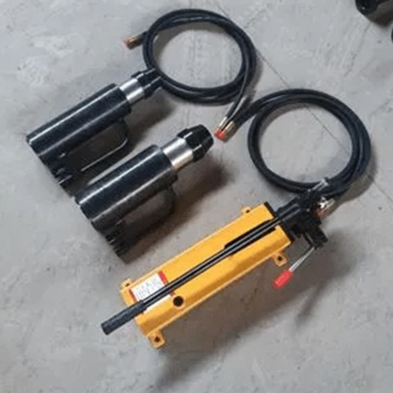 La operación de la herramienta de recuperación y desmontaje de túnel de cable de anclaje minero ahorra mano de obra, es segura y eficiente