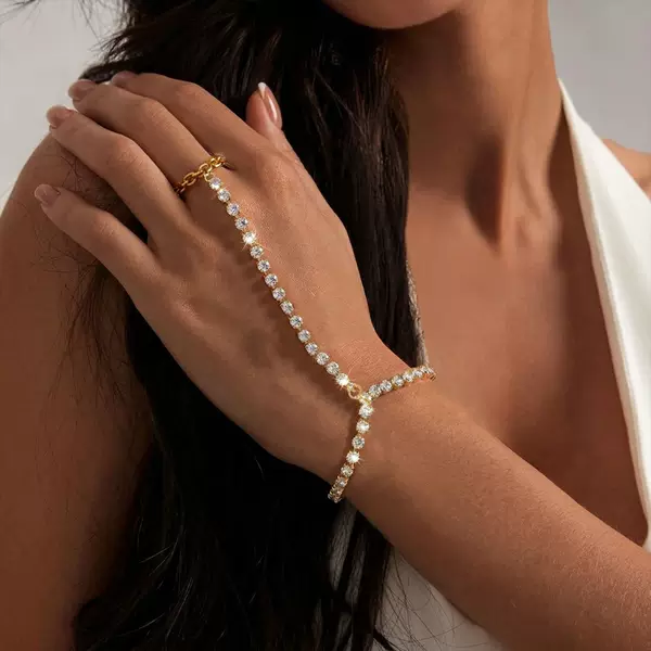 European and American cross-border jewelry, stainless steel diamond-encrusted rings and bracelets, fashionable full-diamond interlocking bracelets, women's jewelry wholesale