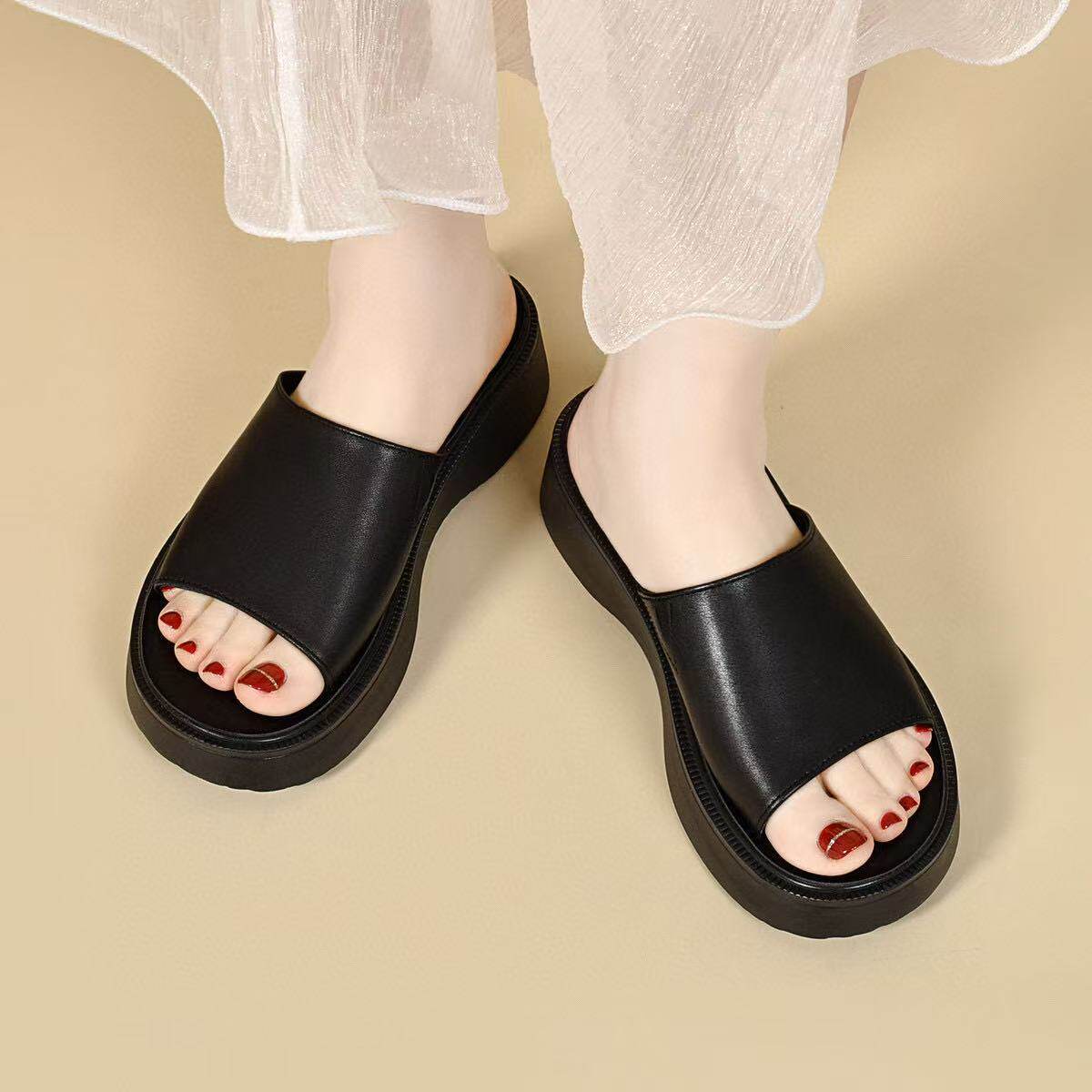 Dép sandal nữ quai chữ V đế dày da thật, mũi hở, chống trượt — màu đen
