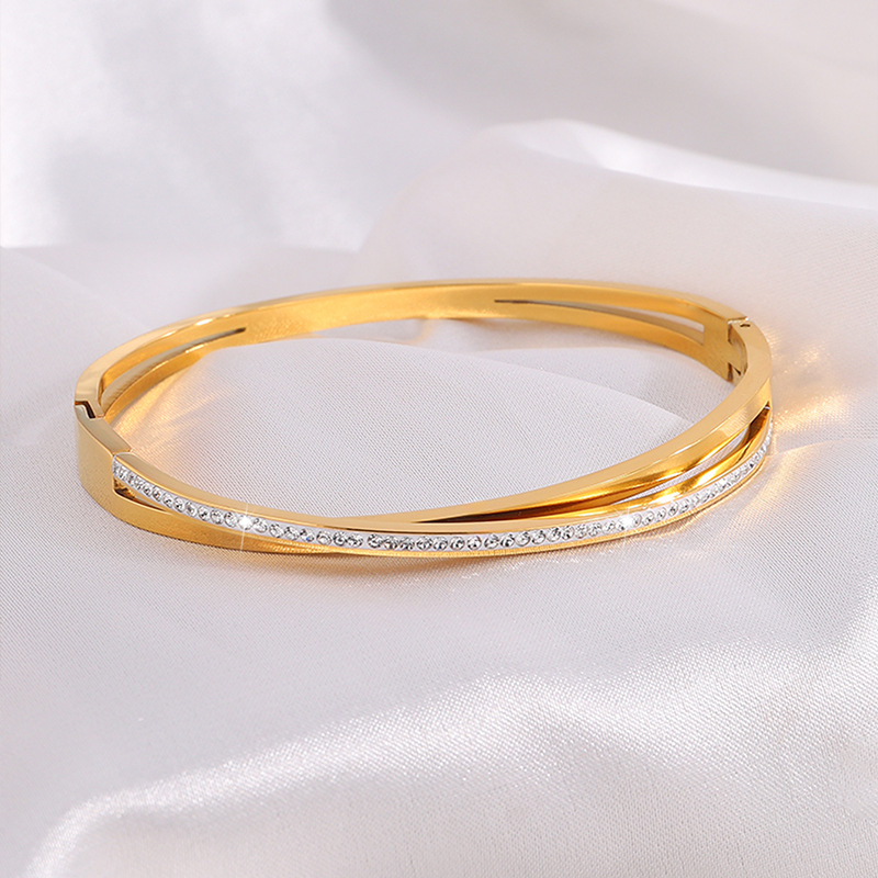 Nueva personalidad de tres capas de barro y diamantes brazalete de acero inoxidable para mujer, diseño de nicho de alta calidad, joyería de pulsera de acero de titanio